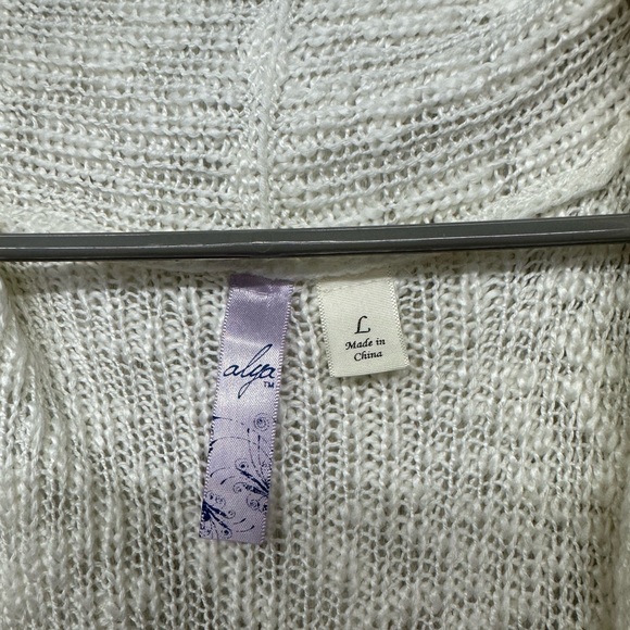 Alya Crochet Vest - Picture 4 of 5